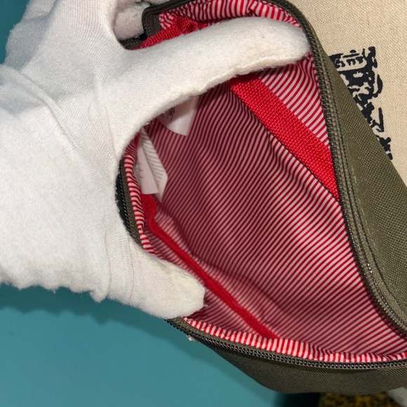 Herschel Supply Company Forest Green Crossbody Bag - Picture 4 of 4